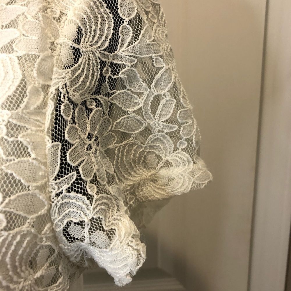 Divide H&M white lace fringed top size x small - Picture 7 of 10